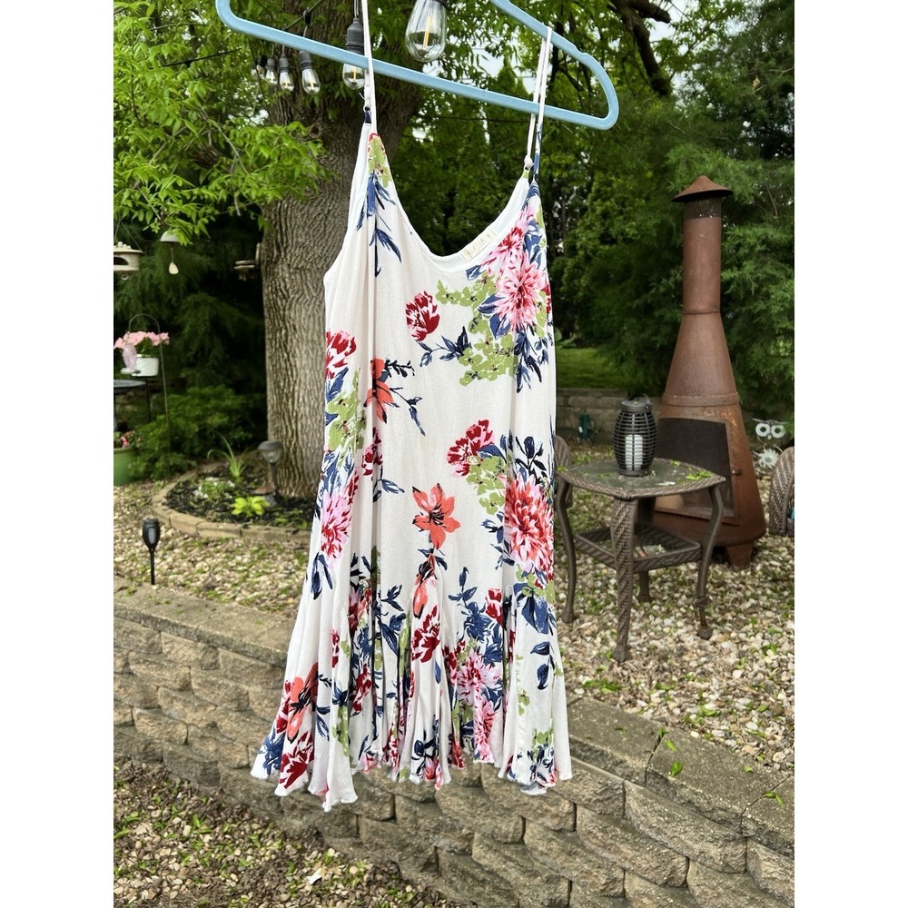 ILLA ILLA White Floral Swing Sundress M Sleeveless Adjustable Strap Boho EUC‎